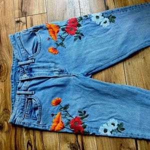 Floral Embroidery Vintage Levi’s